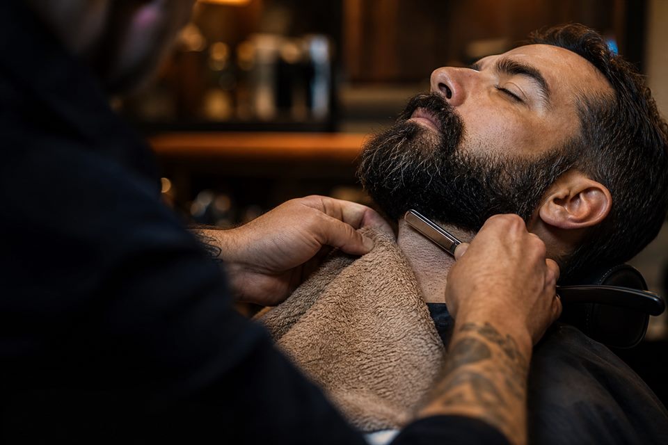 Perfilado profesional de barba